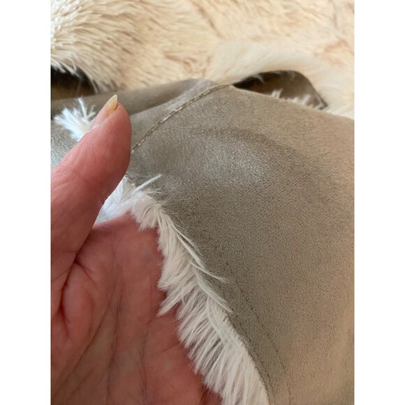 Cupcakes & Cashmere Faux Suede & Fur Beige Vest Asymmetrical Hem Medium - Picture 8 of 12